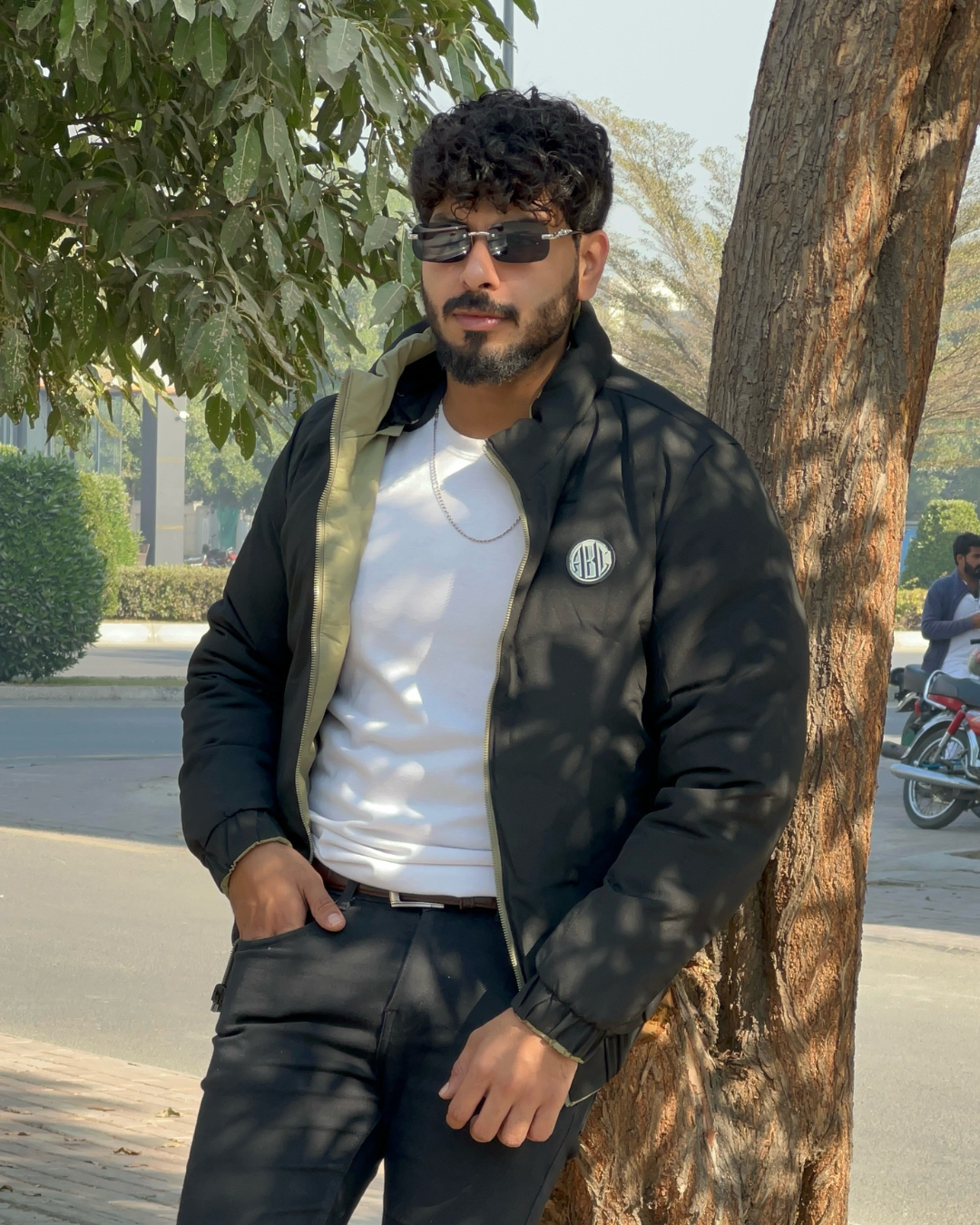 Men's Lightweight Hooded Puffer Jacket with Contrast Lining