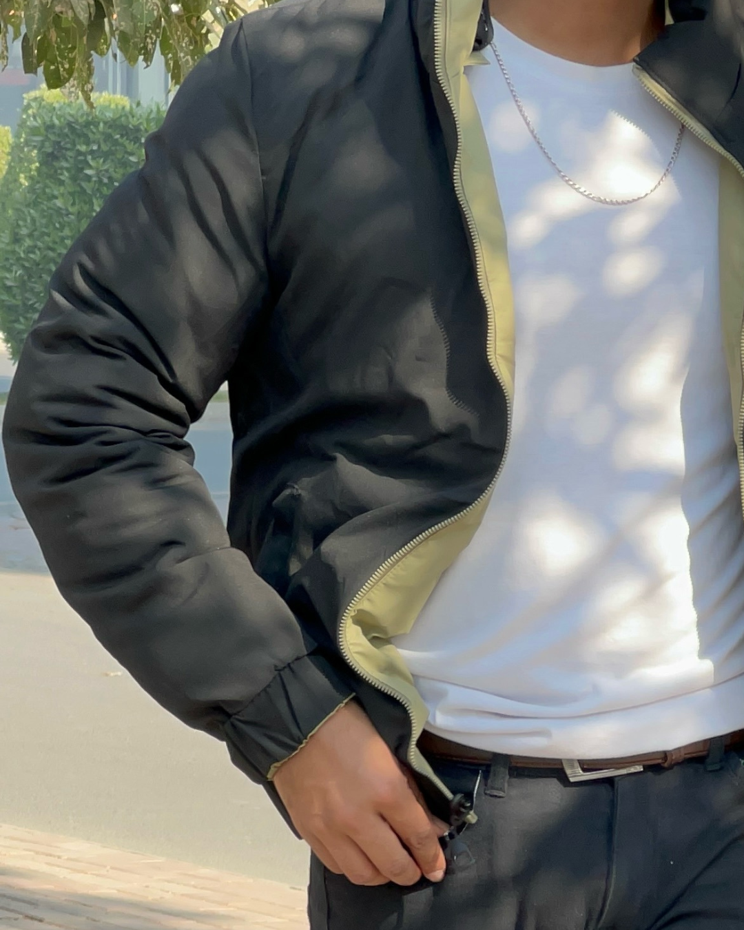 Men's Lightweight Hooded Puffer Jacket with Contrast Lining