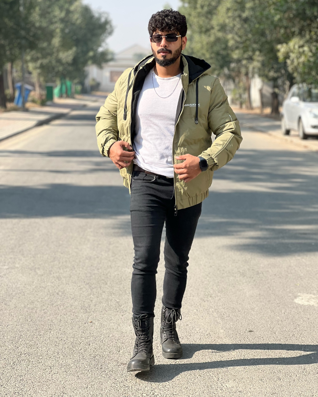 Men's Lightweight Hooded Puffer Jacket with Contrast Lining