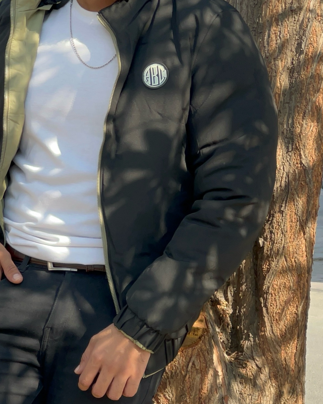 Men's Lightweight Hooded Puffer Jacket with Contrast Lining