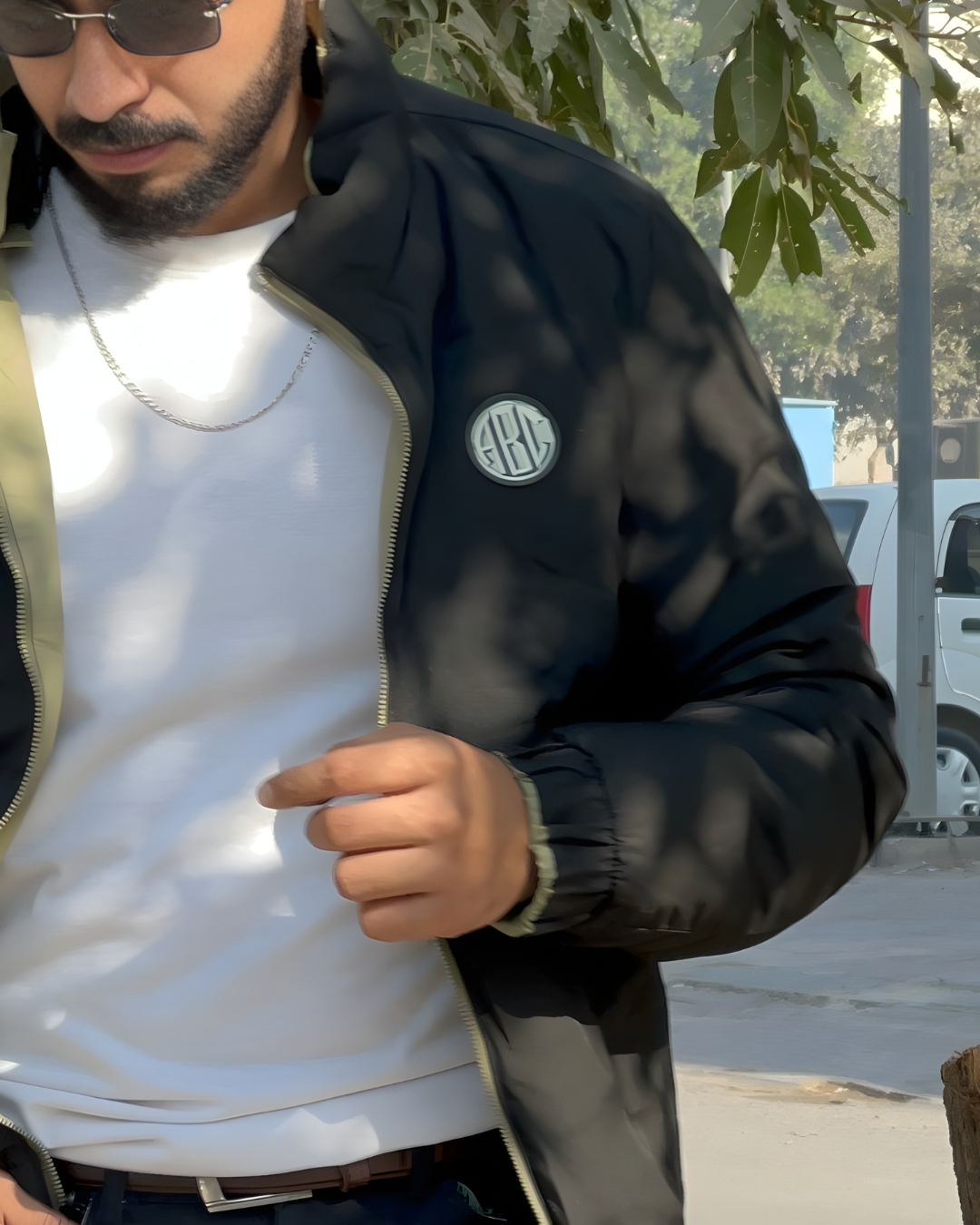 Men's Lightweight Hooded Puffer Jacket with Contrast Lining